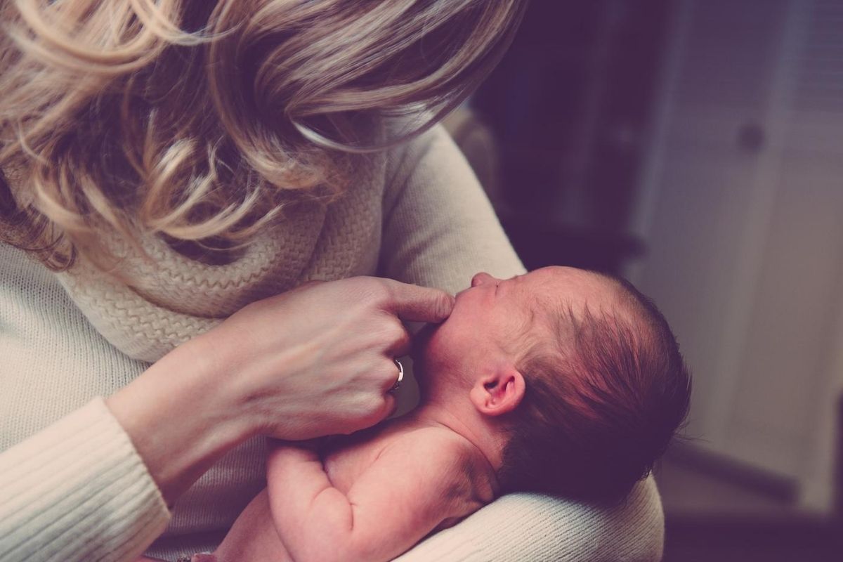 Sandra-Garding-Doula-Familienbegleitung-Ostfriesland-Aurich Team Mama Logo - Schwangere Frau, Mama mit Baby | Platzhalter für Team Partner ohne Bild